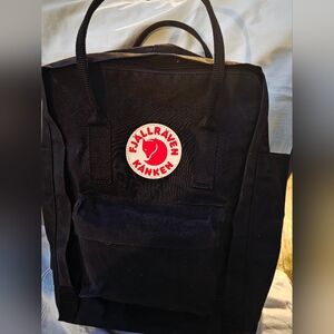 Fjällräven Kånken Classic backpack in black, made from durable Vinylon F fabric.